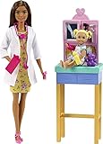 Barbie Pediatra Muñeca morena doctora con bebé, consulta médica de juguete y accesorios (Mattel GTN52)