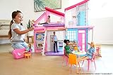 Barbie Casa de Muñecas Malibú - Casa Transformable de 2 Plantas con 6 Habitaciones - Más de 25 Piezas - Ancho: 60 cm - Regalo para Niños de 3+ Años