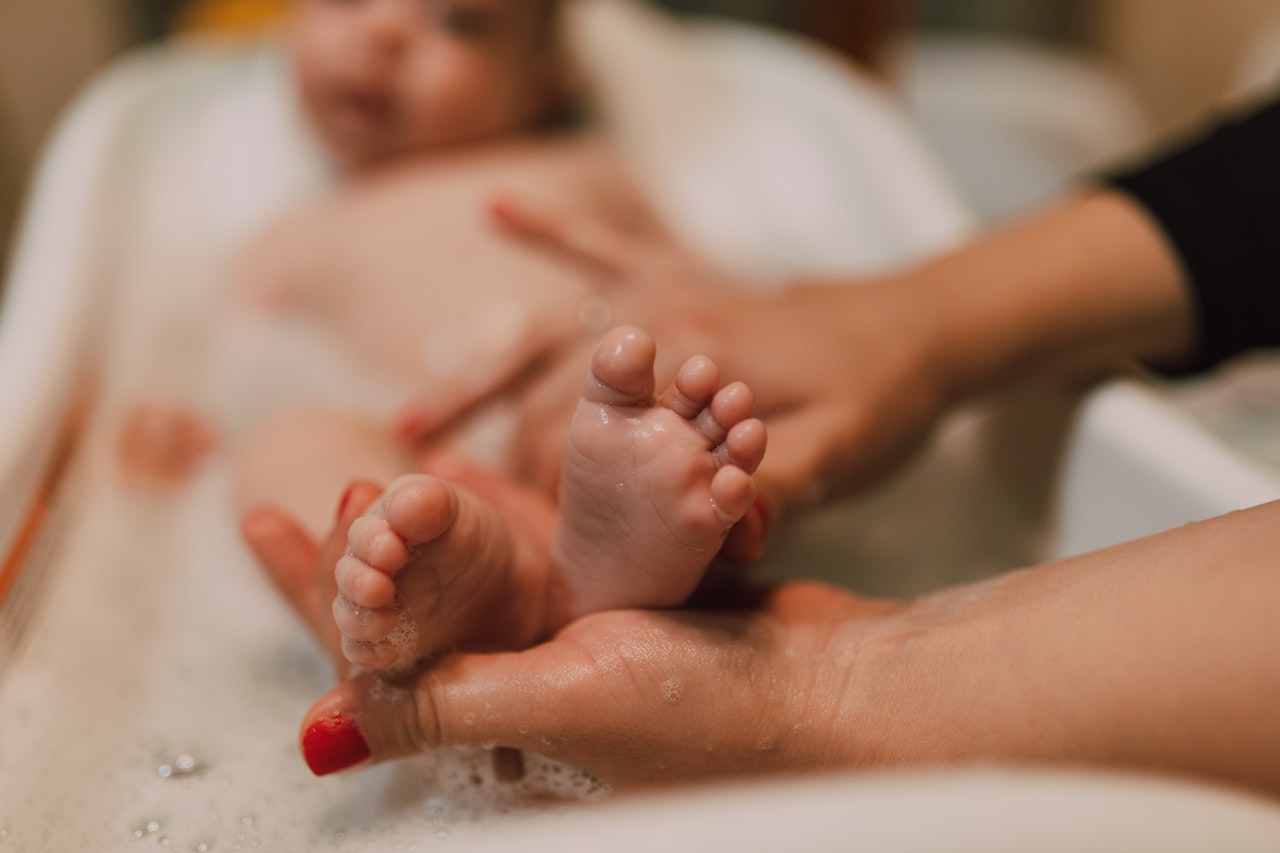 El comprador tendrá que considerar diversas características para elegir el mejor modelo de bañera para su bebé