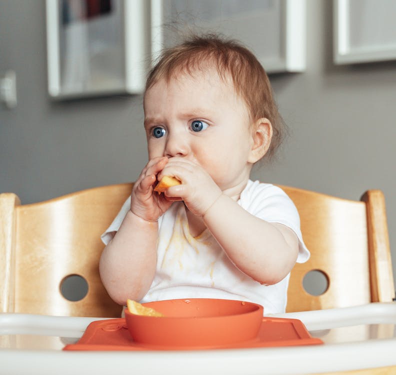 Las necesidades alimentarias de un bebé van cambiando conforme crece