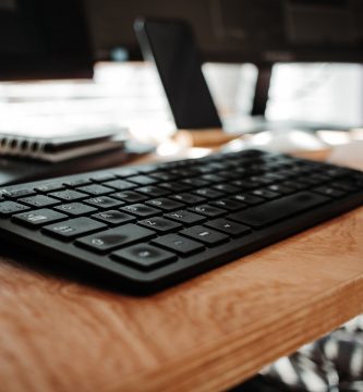 Los mejores teclados ergonómicos para escribir cómodo en el ordenador