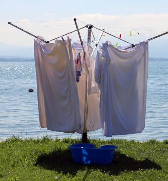 Tendederos para secar la ropa al aire libre aprovechando el calor