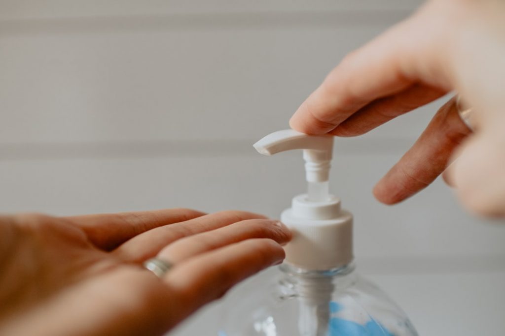 Los mejores geles antisépticos de manos más eficaces para prevenir contagios