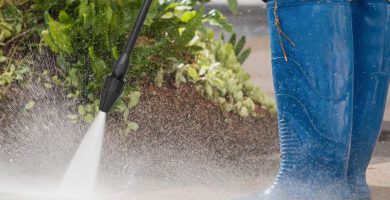 Hidrolimpiadoras, la mejor ayuda para limpiar la terraza y el jardín sin «matarse» a frotar