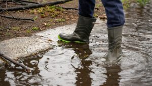 Las botas de agua para niños son el complemento perfecto en días de lluvia