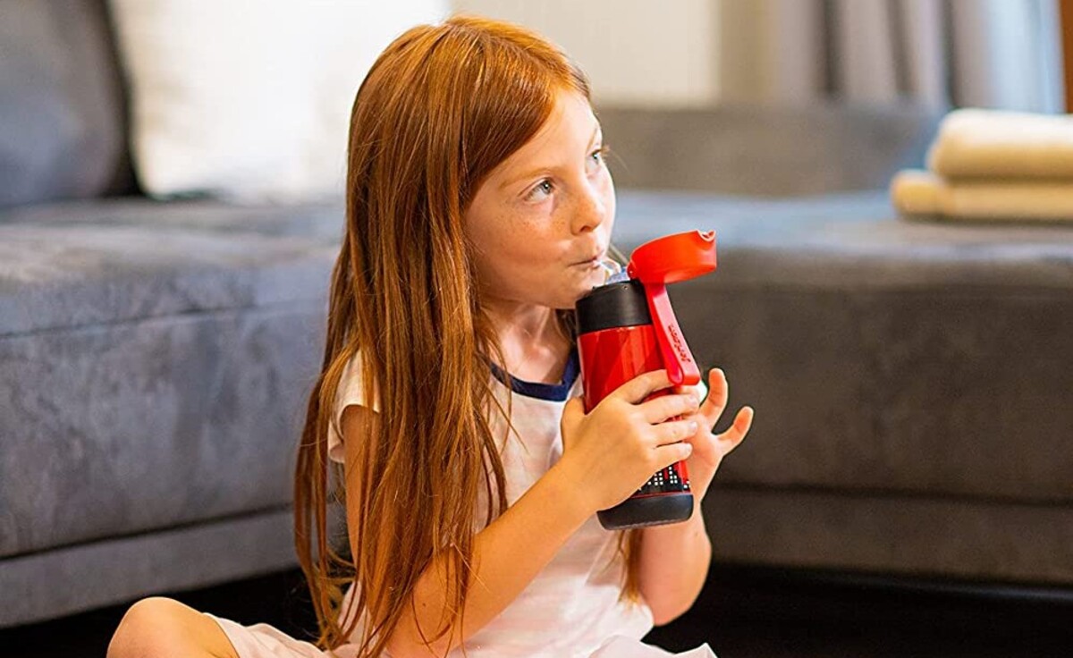 Según la edad es importante saber que botella de agua para niños escoger.