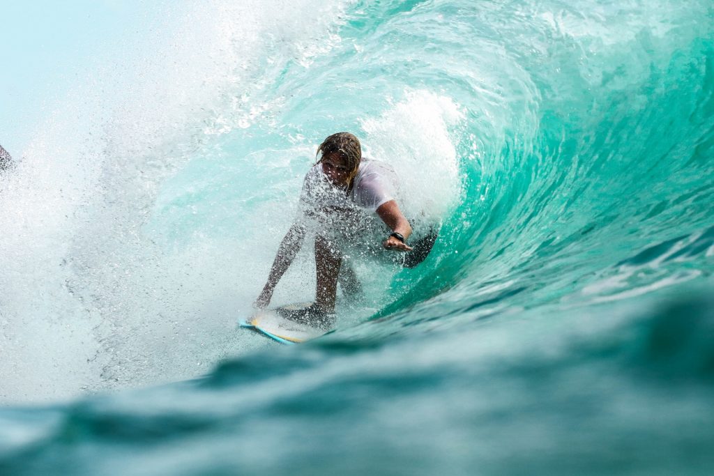 Todo lo que necesitas saber para coger las mejores olas haciendo Surf