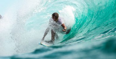 Todo lo que necesitas saber para coger las mejores olas haciendo Surf