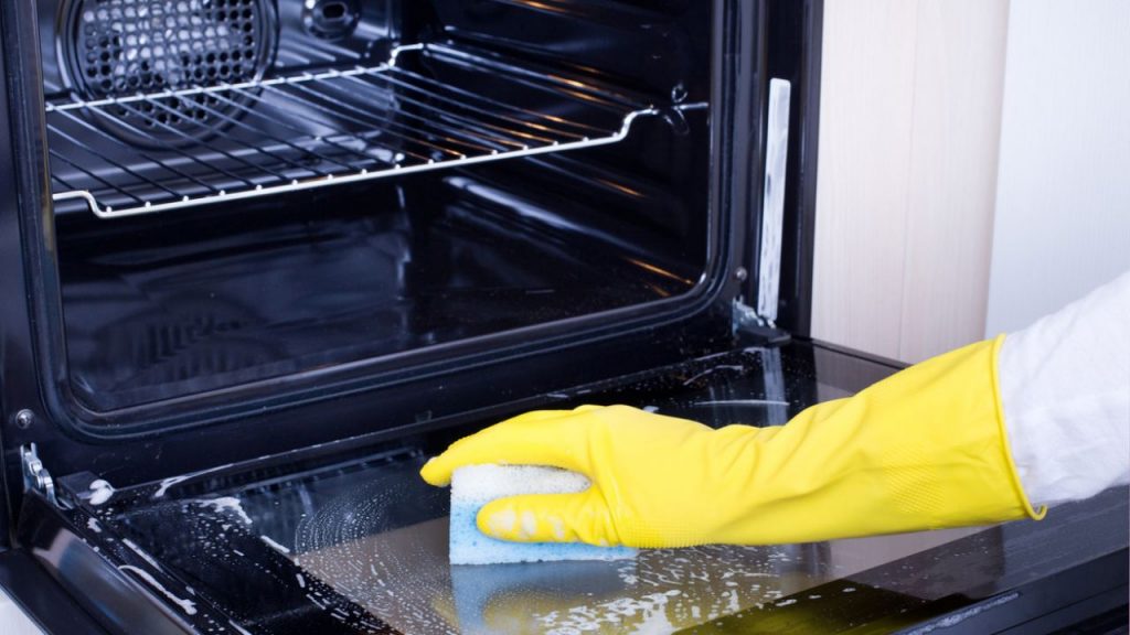 Los mejores limpiadores para dejar el horno en perfecto estado