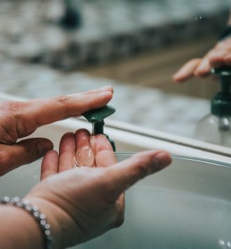 Dispensadores de jabón para lavarse las manos de forma higiénica y cómoda
