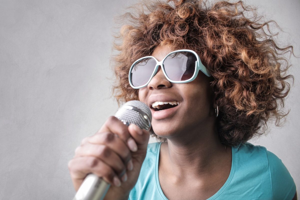 Los mejores karaokes para amenizar las fiestas del verano con amigos