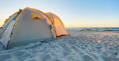Tiendas de playa para protegerte del sol y el viento este verano
