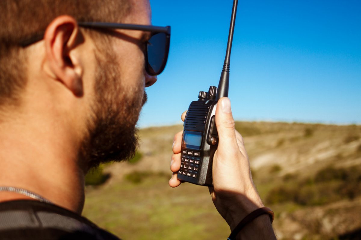 Los mejores walkie talkies para comunicarse en el monte sin necesidad de cobertura