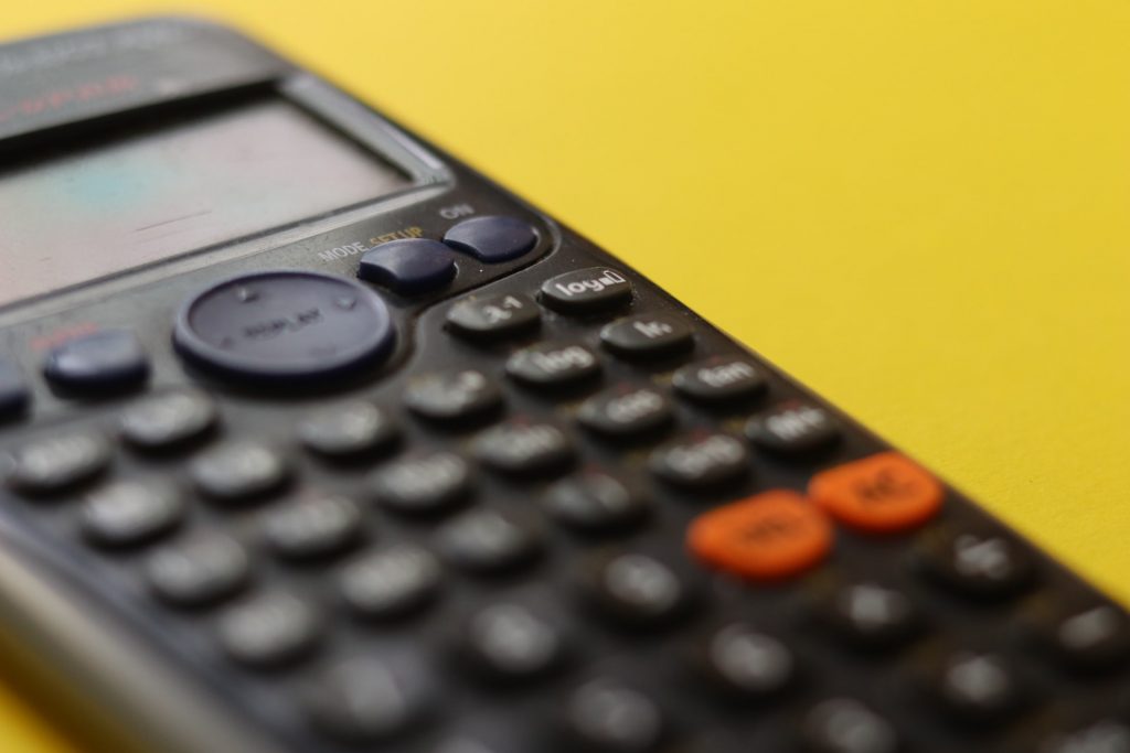 La calculadora científica más vendida en Amazon y que «las matemáticas te acompañen»