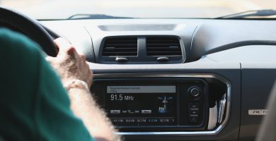 Las mejores radios para una escapada con tu coche al ritmo de la música