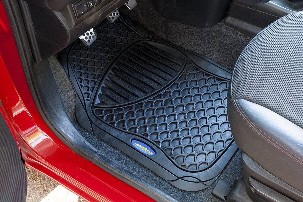 Equipa tu coche con las mejores alfombrillas que facilitarán la limpieza de tu vehículo