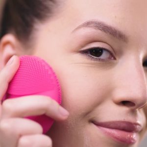 Cepillo de limpieza FOREO (con un 40% de descuento) para conseguir una piel más firme