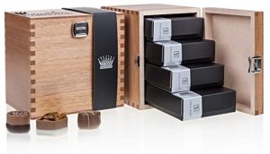 Esta caja de bombones destaca por su original presentación en madera