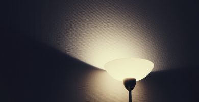 Cinco lámparas de pie para iluminar y decorar la casa a tu gusto