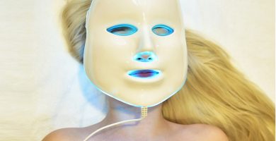 Máscaras faciales de luz LED para combatir las manchas o el acné
