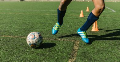 Botas para practicar el fútbol con garantías en cualquier superficie