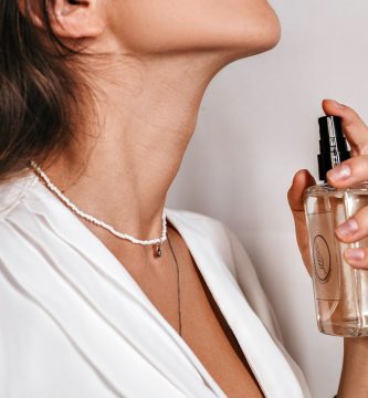 Los mejores perfumes frescos (y que no empalagan) para este verano