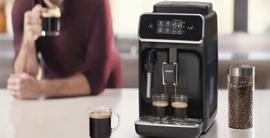 ¡Solo hoy! La cafetera superautomática Philips con espumador 100€ más barata