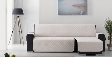Acolchada y reversible: Todo sobre la funda que protegerá tu sofá de las siestas veraniegas