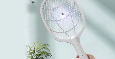 Esta raqueta matamoscas eléctrica es el terror de los pequeños insectos y está muy rebajada