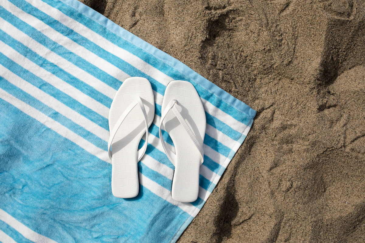 La toalla de microfibra para la playa que solo cuesta 13 euros y que más rápido seca