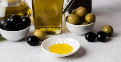 Cómo ahorrar aceite de oliva: el truco definitivo para gastar menos en la cocina
