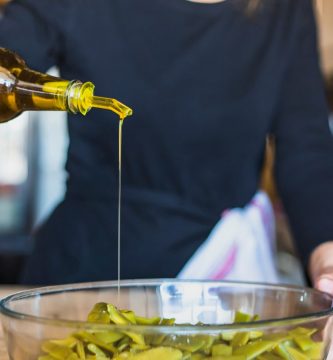 Cómo ahorrar aceite de oliva: 5 trucos infalibles para gastar menos en la cocina