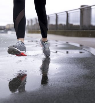 Las mejores zapatillas de running de hombre impermeables: que no te pare la lluvia