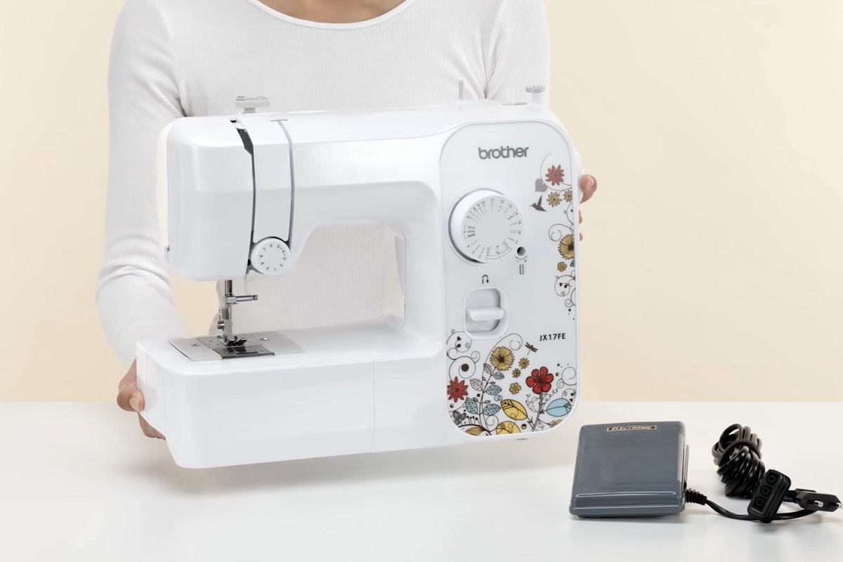 Arregla y crea cualquier prenda con la máquina de coser más vendida del momento