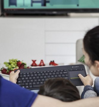 Este teclado inalámbrico Logitech (muy rebajado) es perfecto para controlar tu Smart TV, tablet o PC