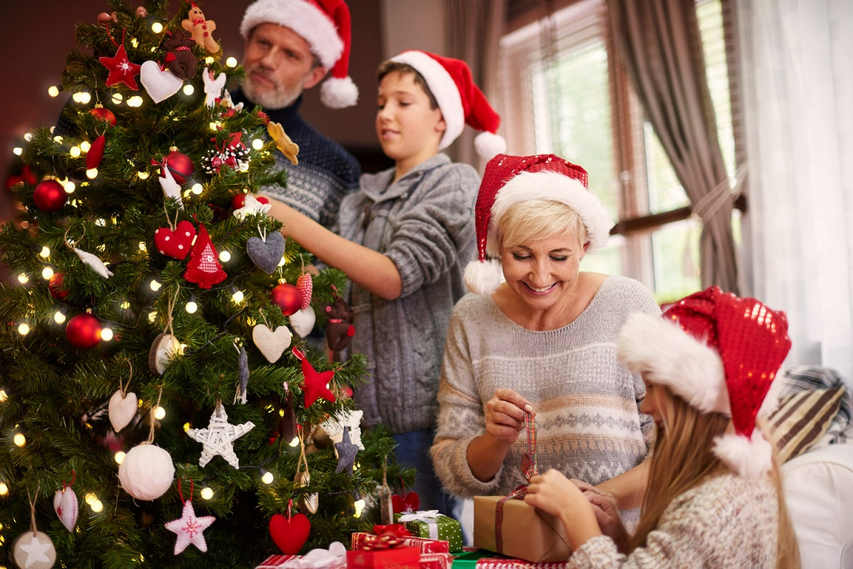 Así es el árbol de Navidad plegable que se ha vuelto viral en redes: ¡montado y decorado en segundos!